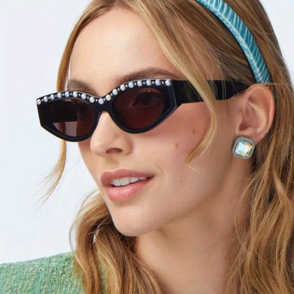 Women's Triangular Cat Eye Fashion Glasses with Protection - Light Luxury Hip-Hop Style -Accented Frames, Trendy Fashion Accessories for Outdoor & Daily Wear, Cat Eyeglasses, Stylish Shades, Accents, Durable Eyewear, Designer Eyewear, Stylish Women